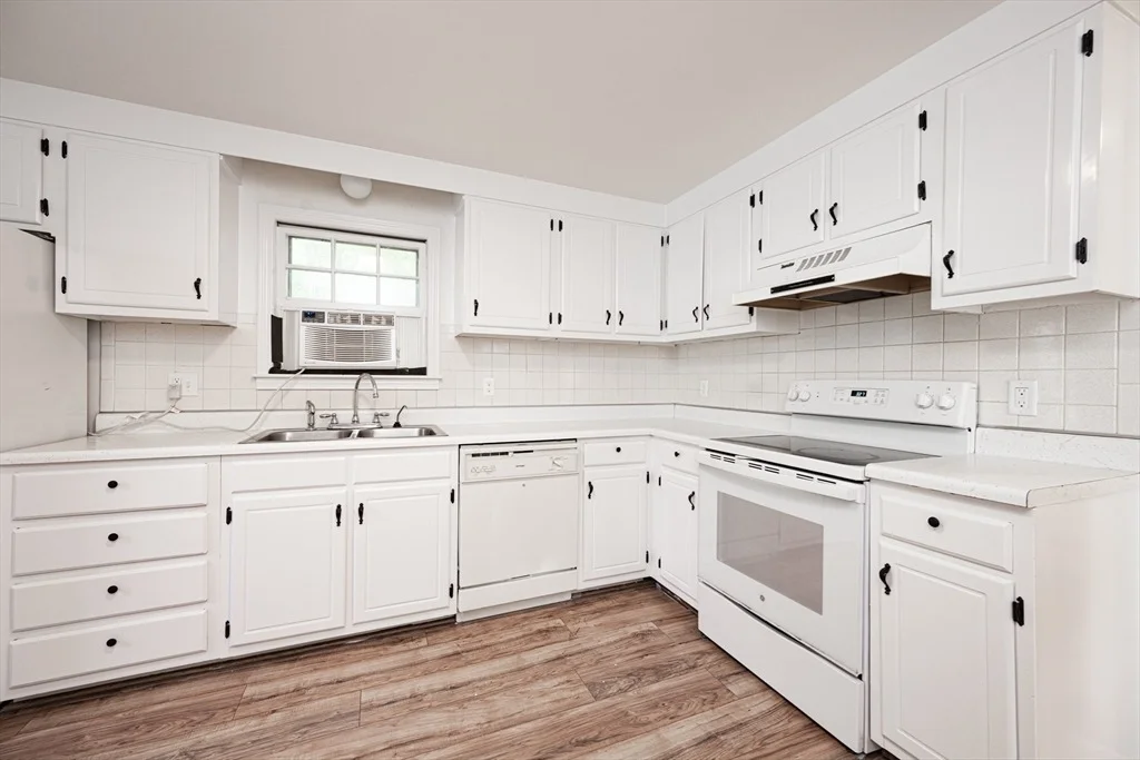Photo of 297 Compass Cir