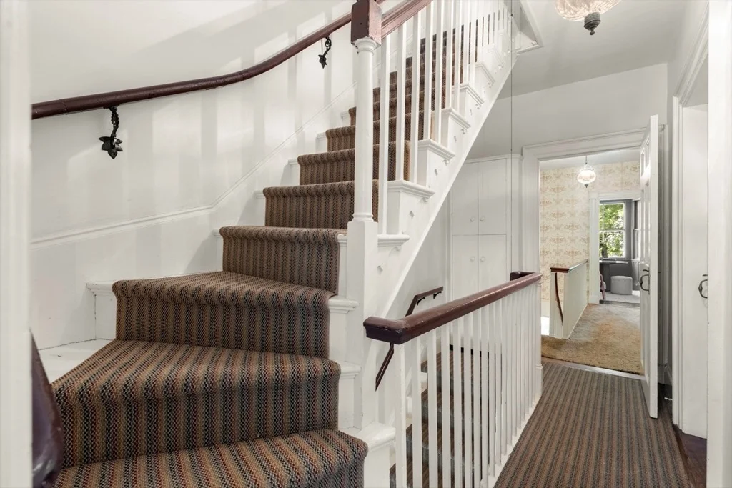 Photo of 33 Chestnut St