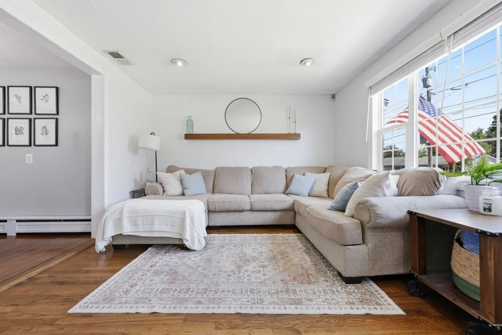 Photo of 303 College St