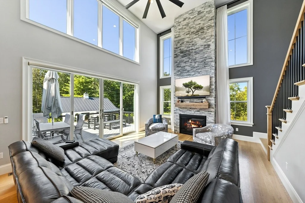 Photo of 262 Douglas Pike