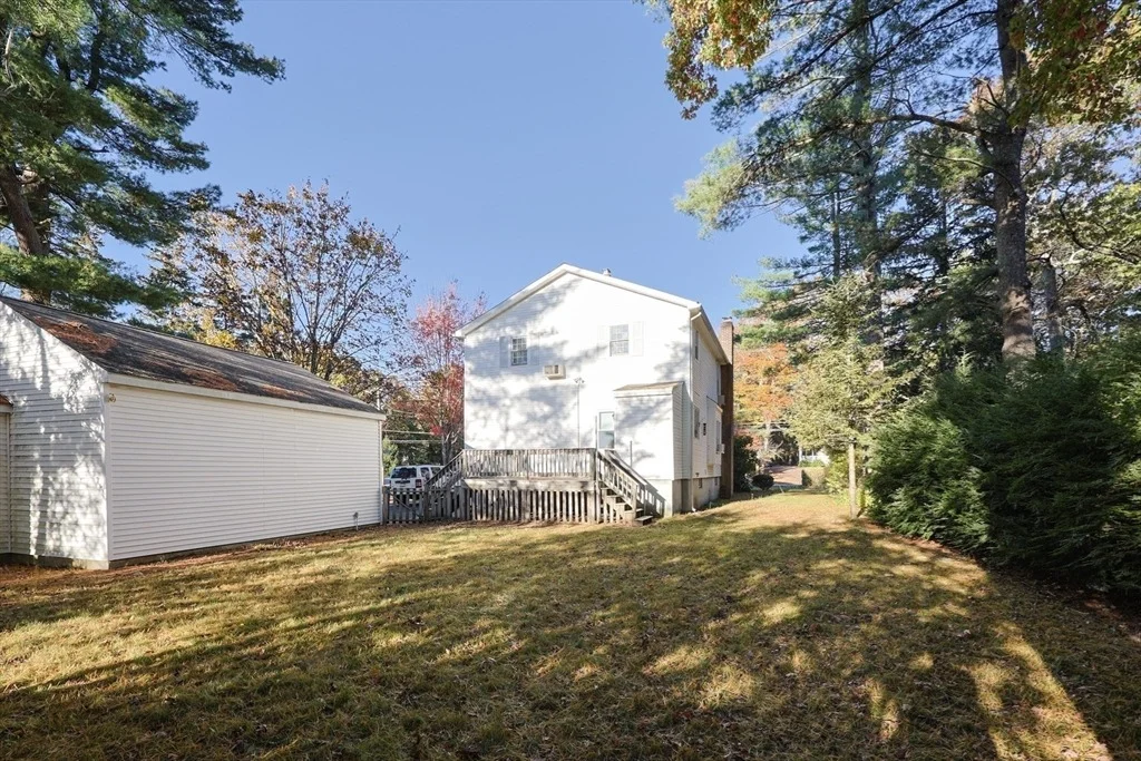 Photo of 587 Common St