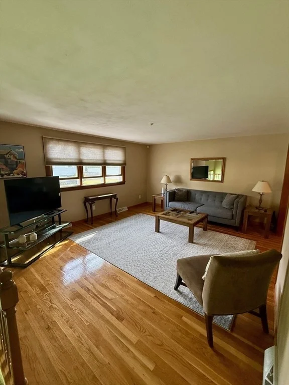 Photo of 4 Fernandez Circle