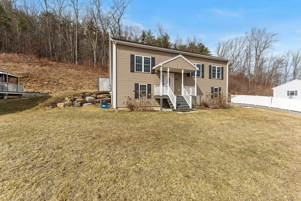 Photo of 99 Cournoyer Blvd