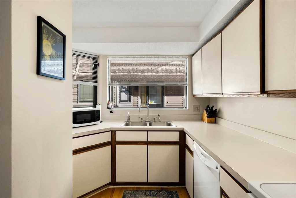 Photo of Unit 21 at 33 Maplewood Avenue