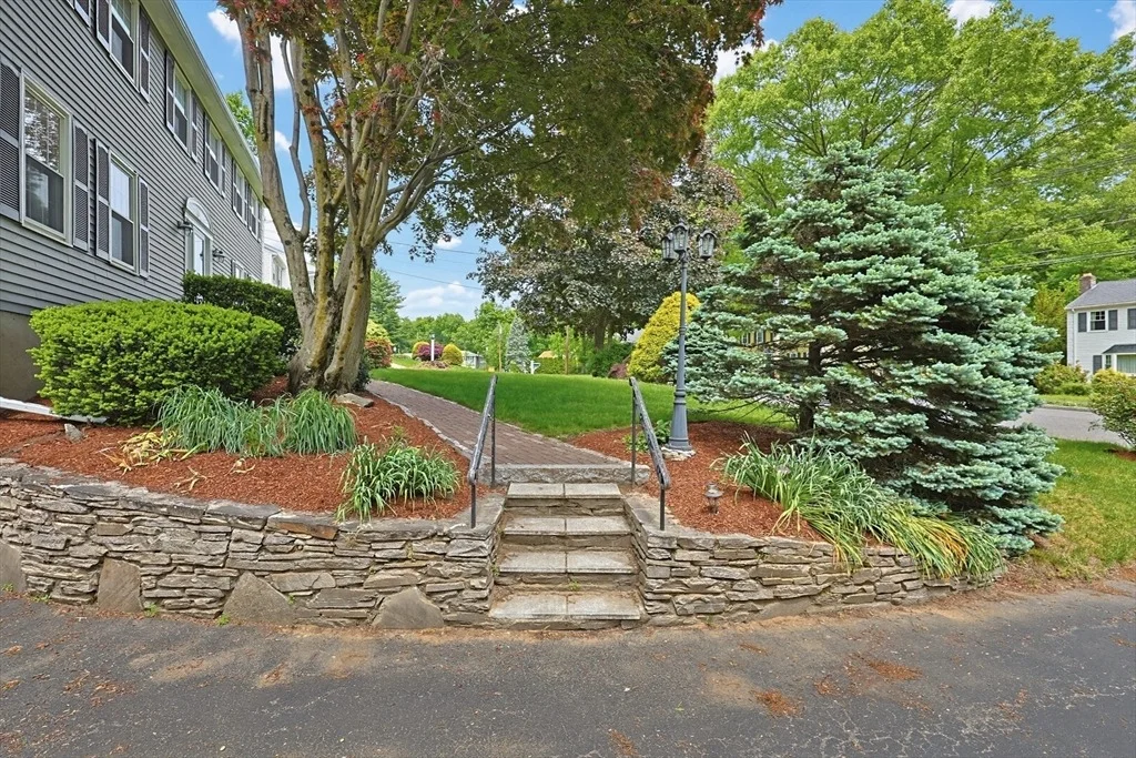 Photo of 7 Cahill Park Dr