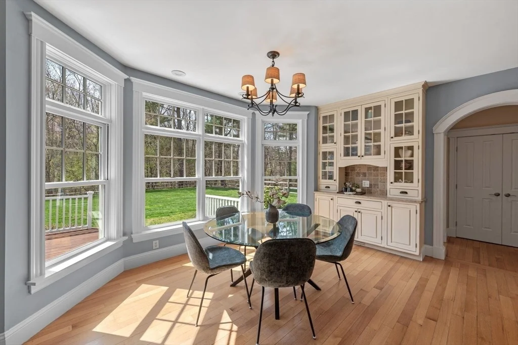 Photo of 102 River Rd