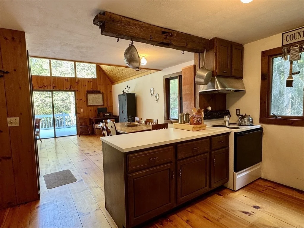 Photo of 80 River Road