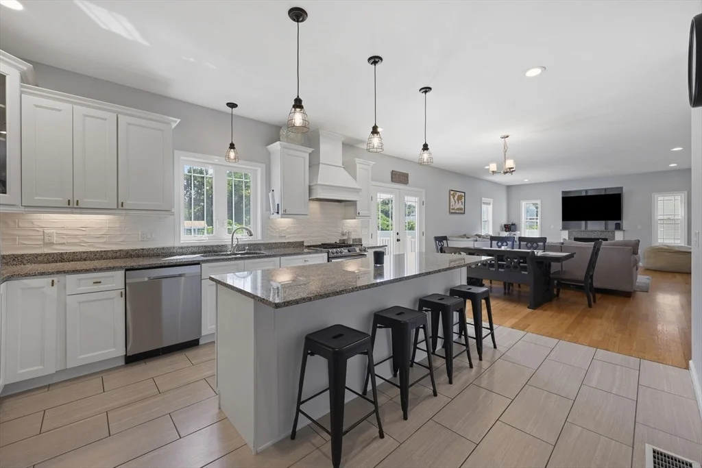 Photo of 51 Elaine Cir