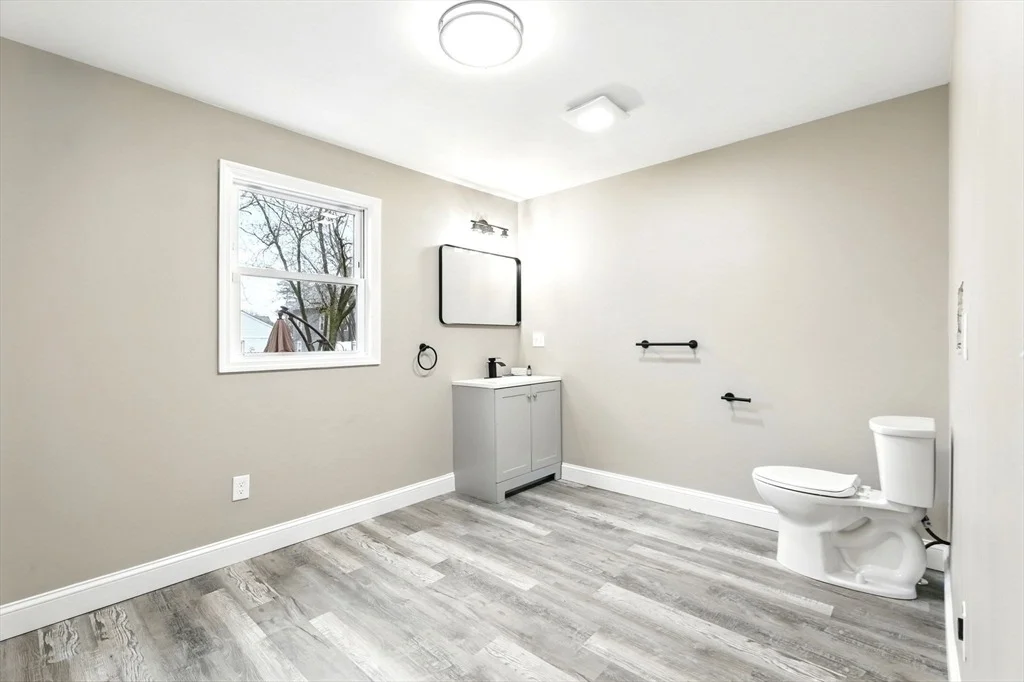 Photo of 2 1/2 James St