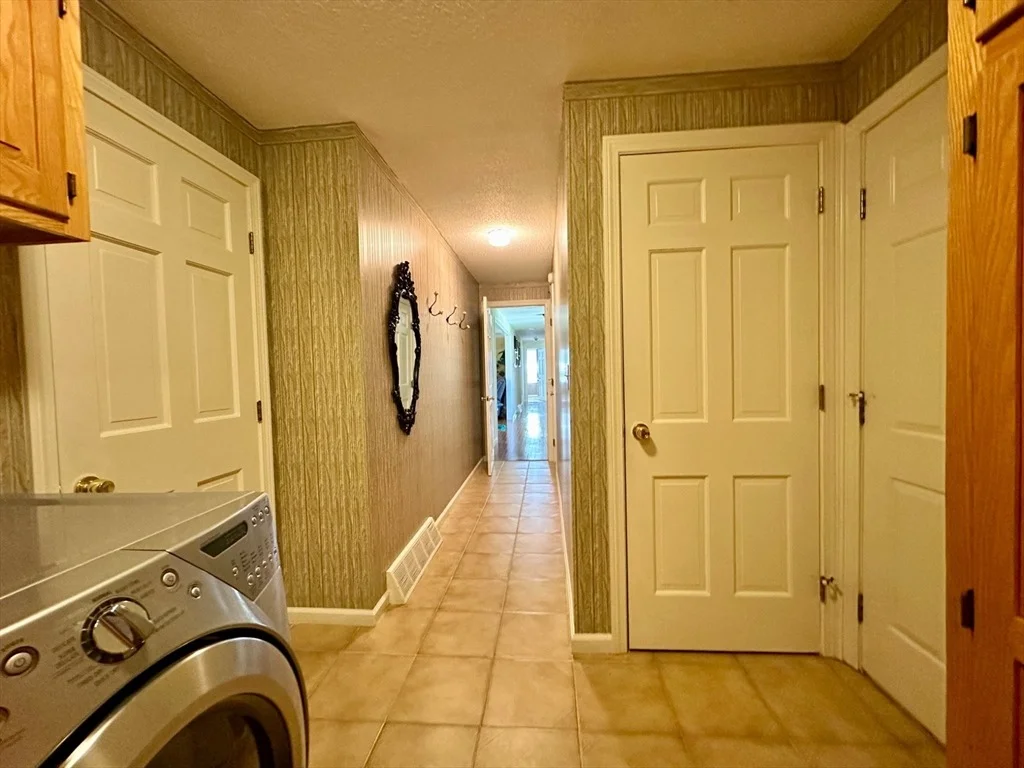 Photo of 608 Pinewood Dr