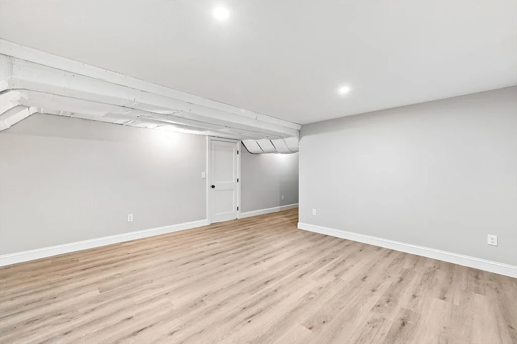Photo of 7 Viking Rd