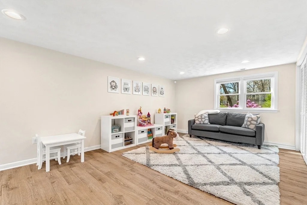 Photo of 72 Oakcrest Rd