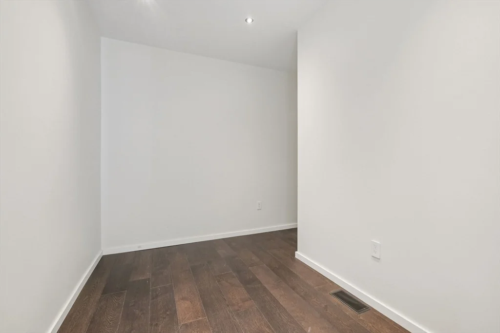 Photo of 883 Greendale Ave