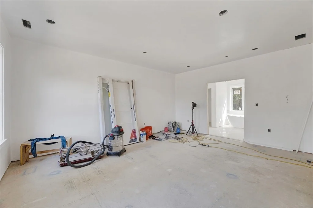 Photo of 18 Macdonald Dr