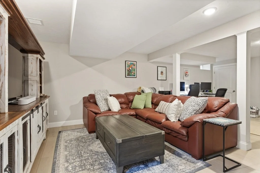 Photo of 187 Run Brook Cir