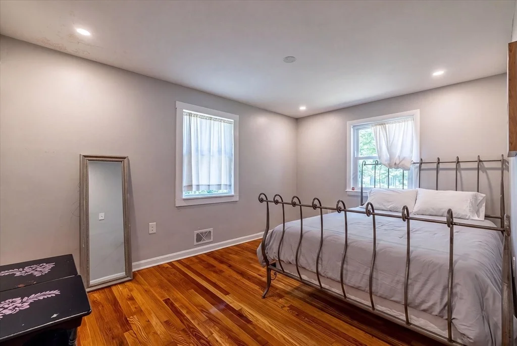 Photo of 13 Curley Dr