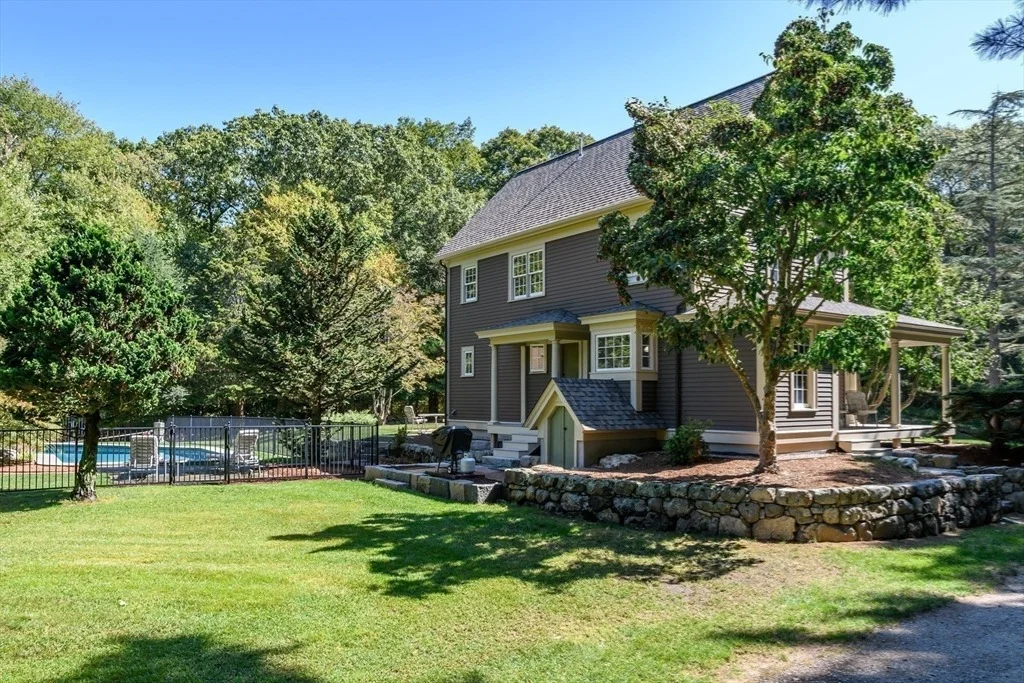 Photo of 1 Laura Lane