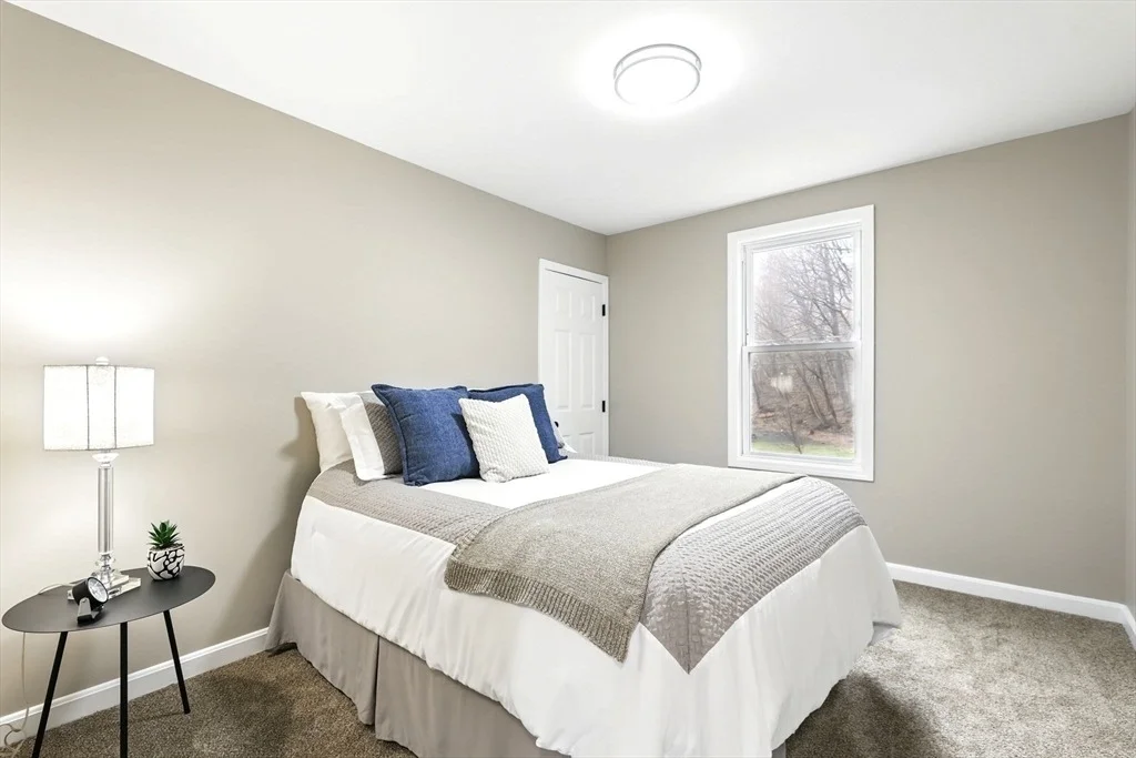 Photo of 2 1/2 James St
