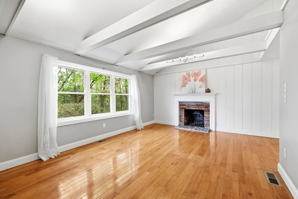 Photo of 1185 Bay Road