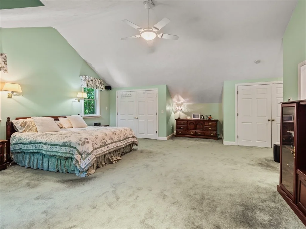 Photo of 14 Running Brook Cir