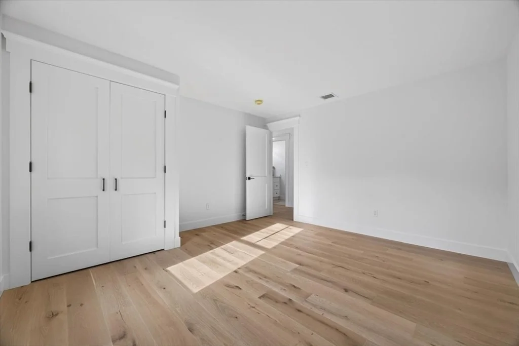 Photo of 25 Lynn St
