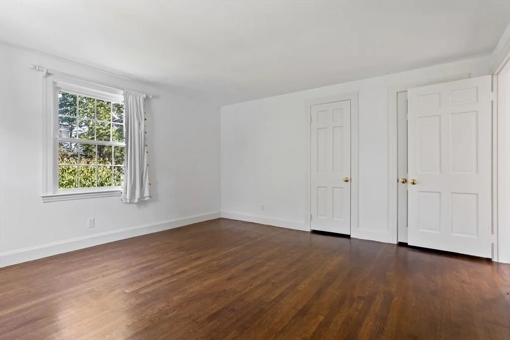 Photo of 4 Meadowbrook Rd