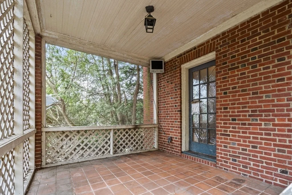 Photo of 10 Stoneleigh Cir