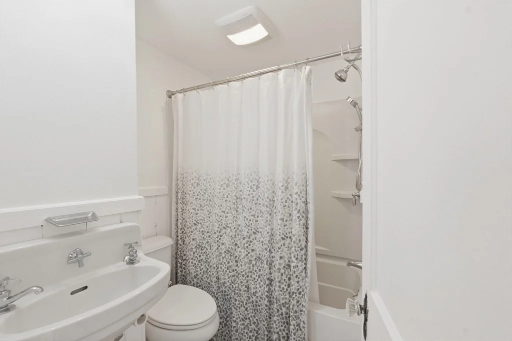 Photo of 77 Holden St