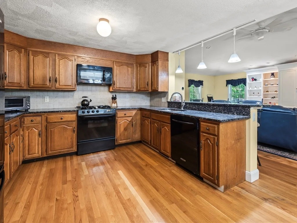 Photo of 14 Running Brook Cir