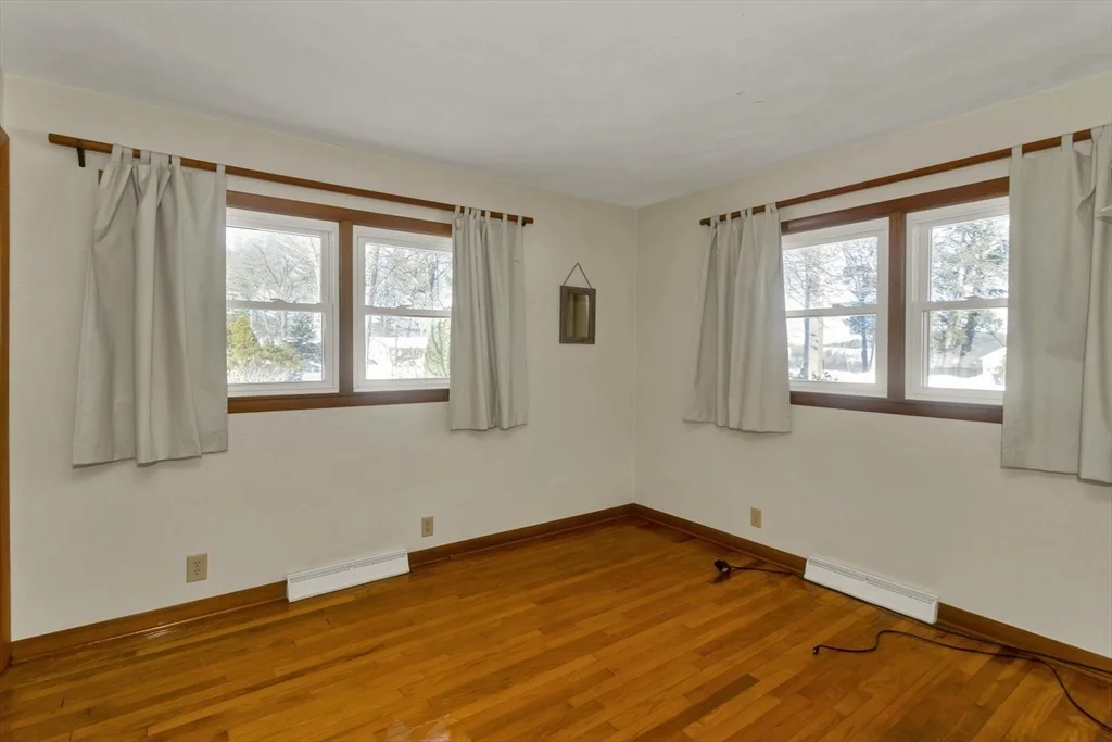 Photo of 30 Llewellyn Dr