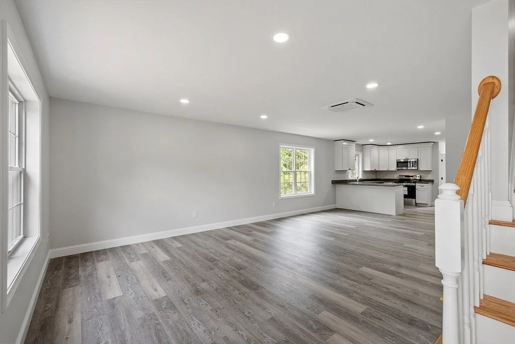 Photo of 572 Pleasant St