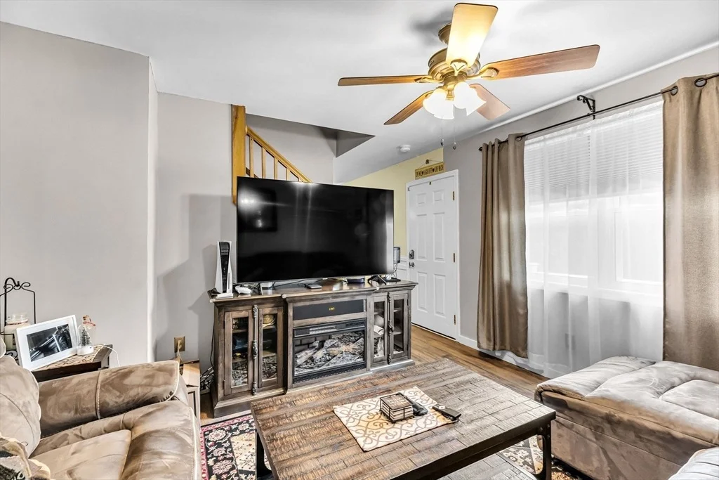 Photo of 302 Middlefield Rd