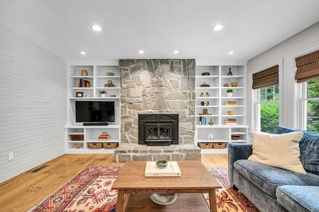 Photo of 28 Brittany Rd
