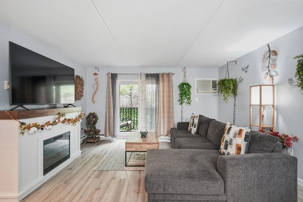 Photo of Unit G at 32 Maple Crest Cir