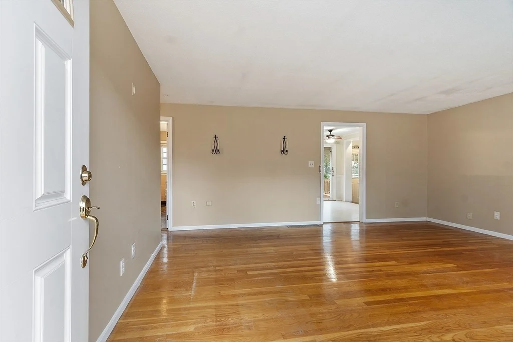 Photo of 927 Main St