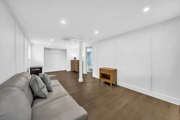 Photo of 35 Holbrook Ave