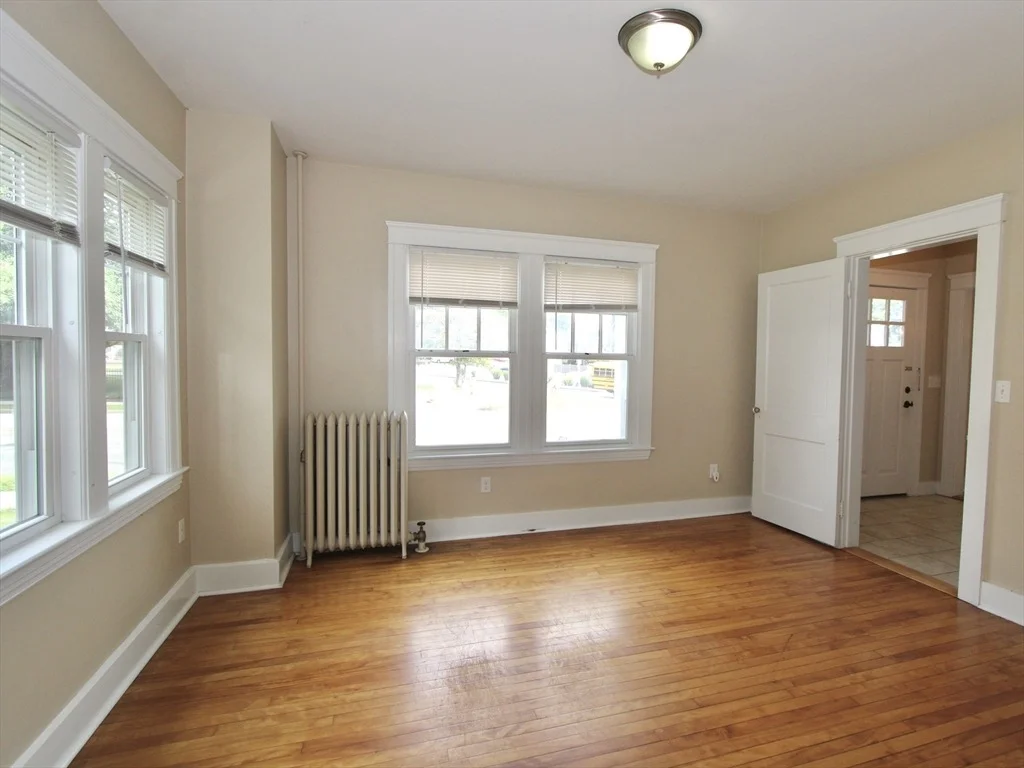 Photo of 182 Park Ave
