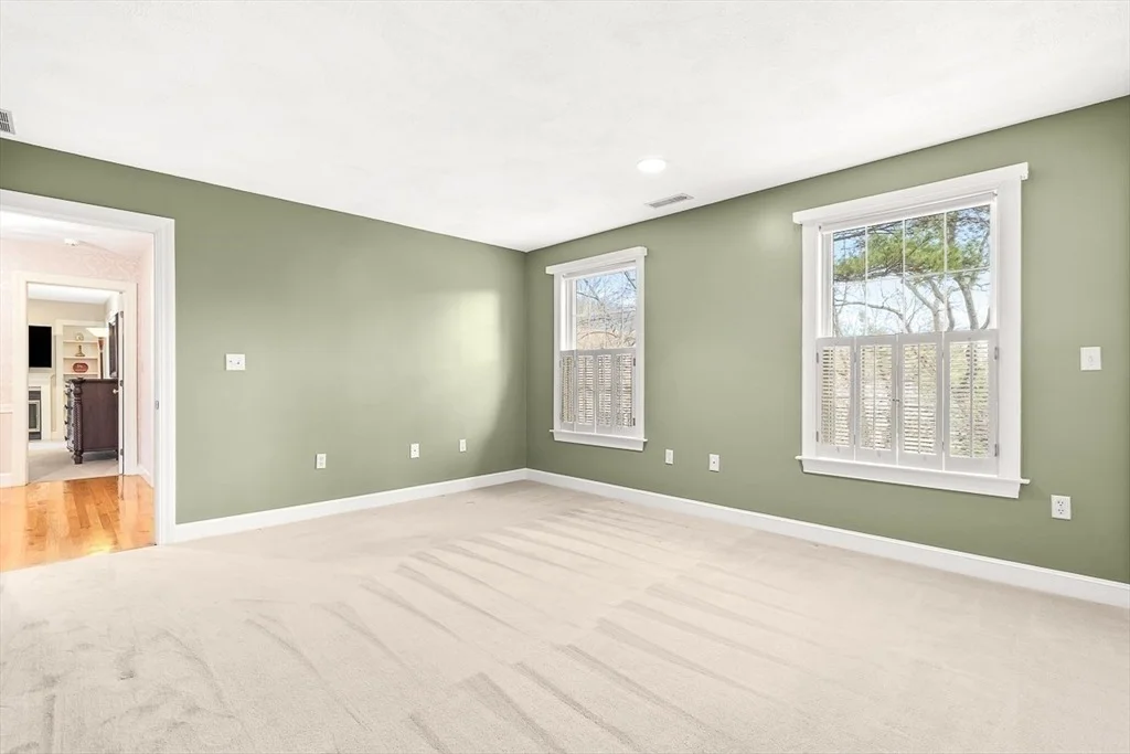Photo of 2 Liberty Ln