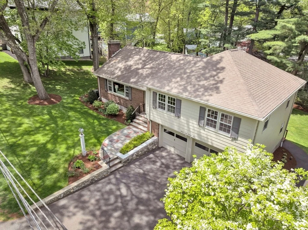 Photo of 27 Lantern Ln