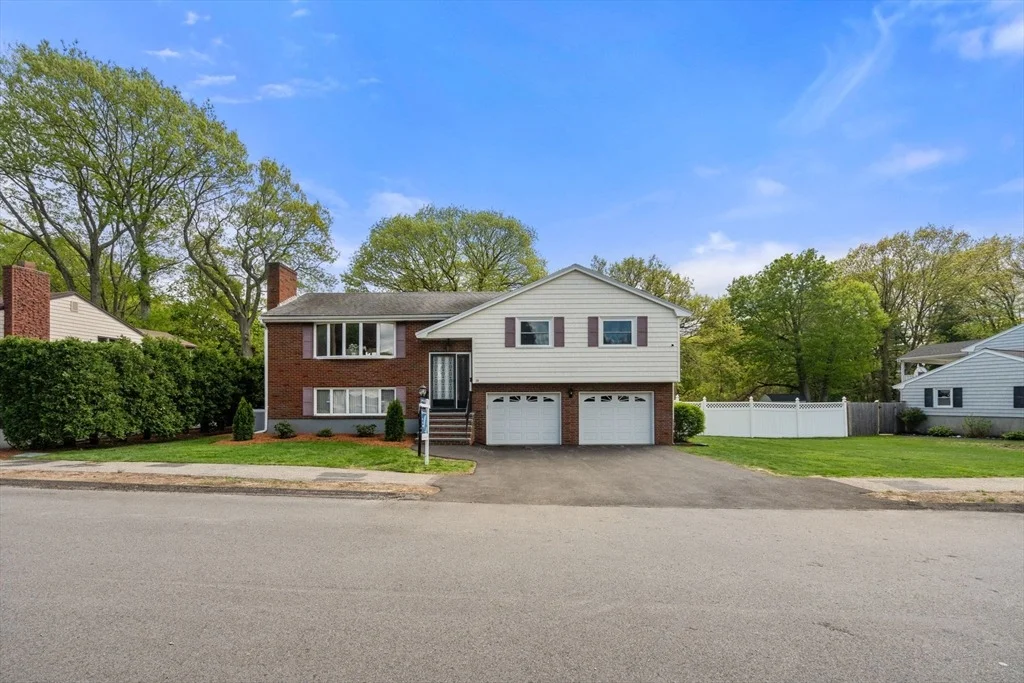 Photo of 16 Fieldstone Dr