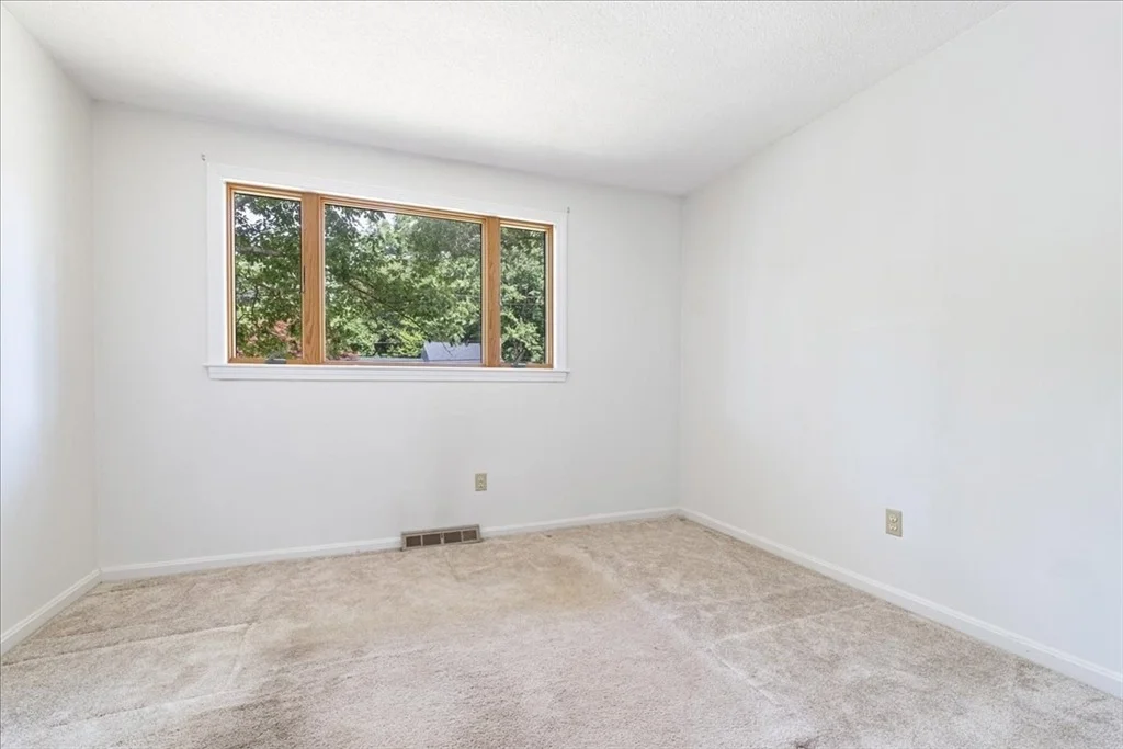 Photo of 110 Queens Brook Rd