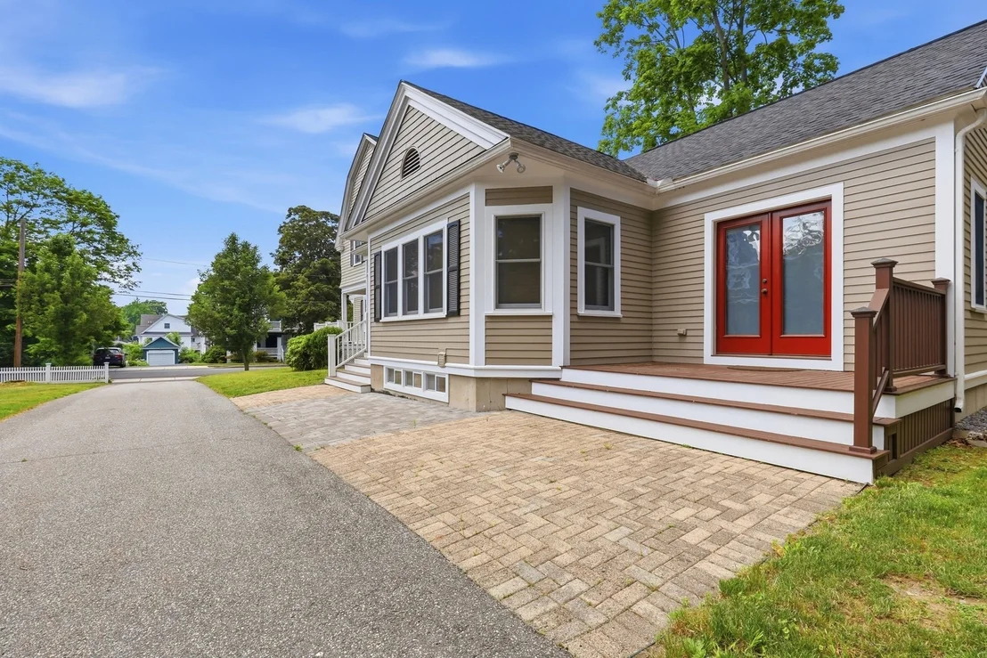Photo of 10 Wolcott Ave