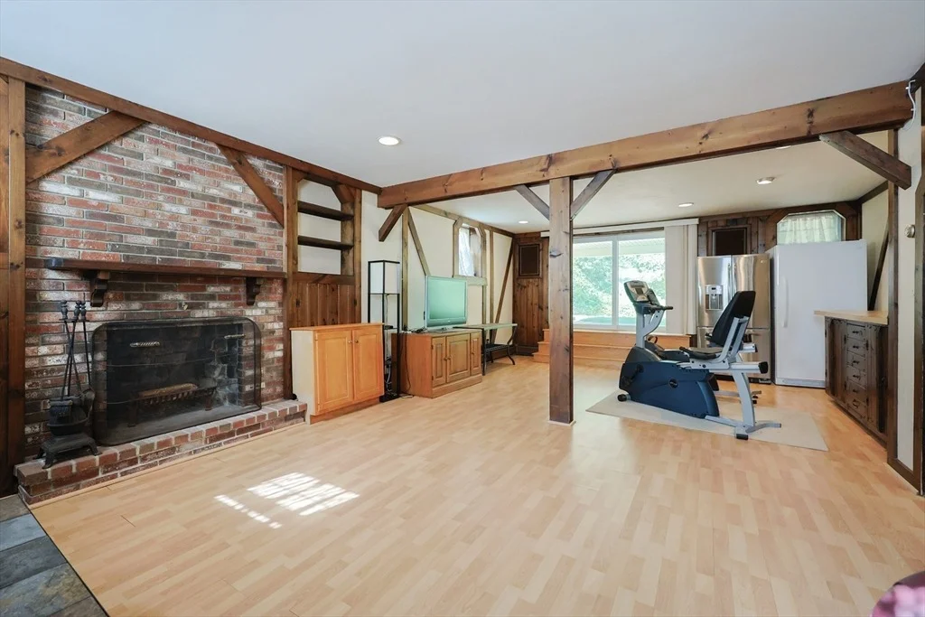 Photo of 6 Weetamoe Dr