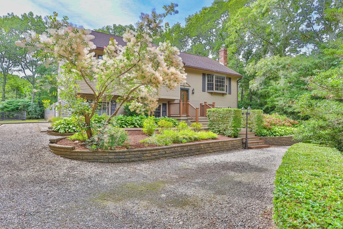 Photo of 2 Robin Rd