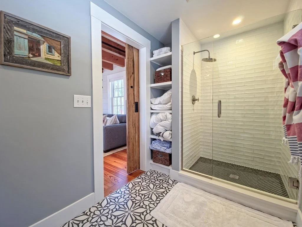 Photo of 552 Main St