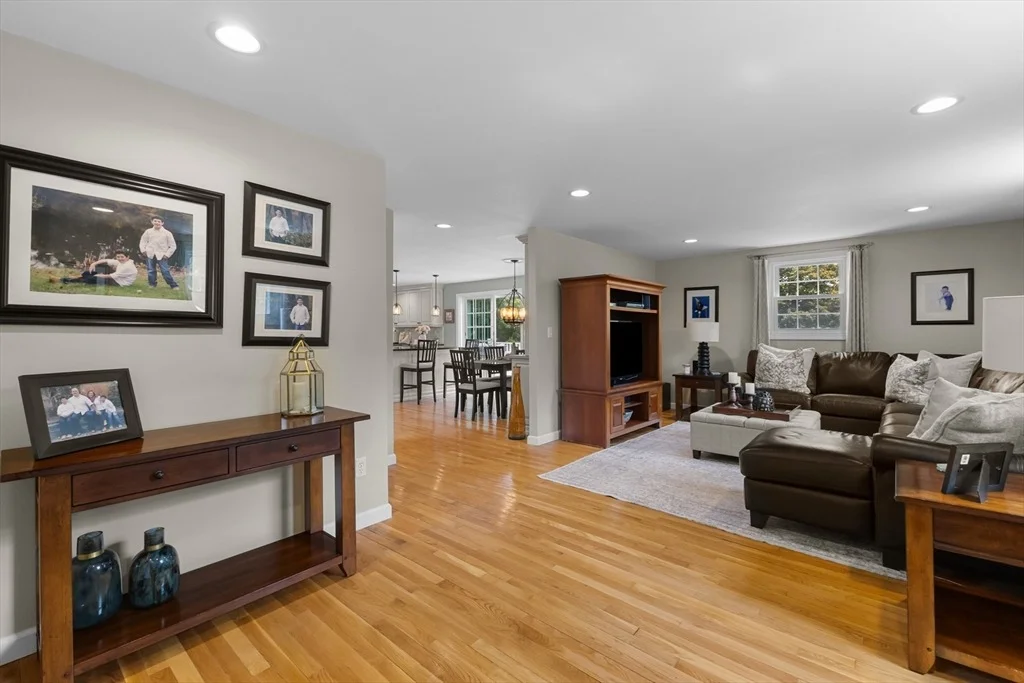 Photo of 7 Eaton Dr
