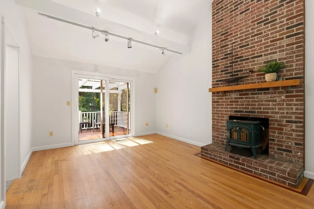 Photo of 368 Acton Rd