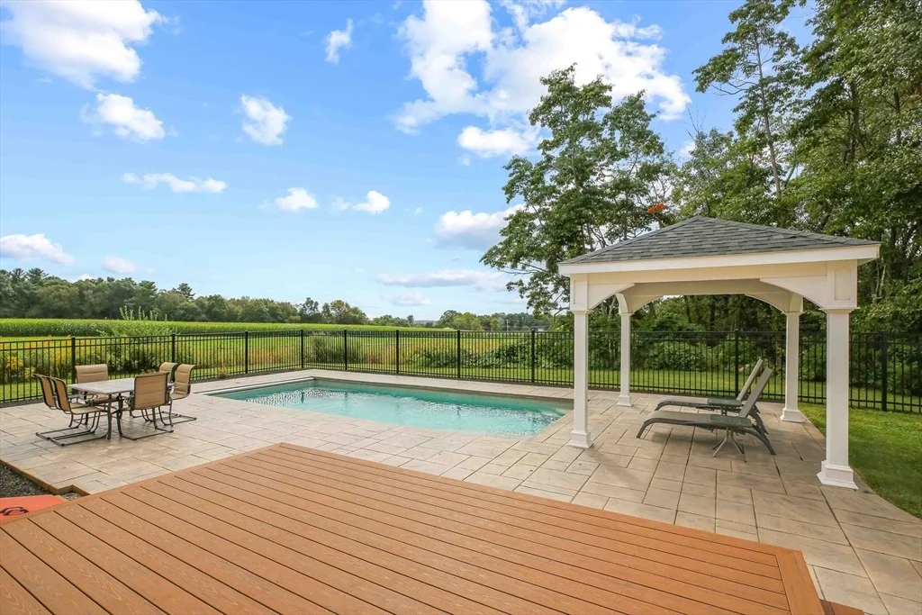 Photo of 102 Kennedy Cir