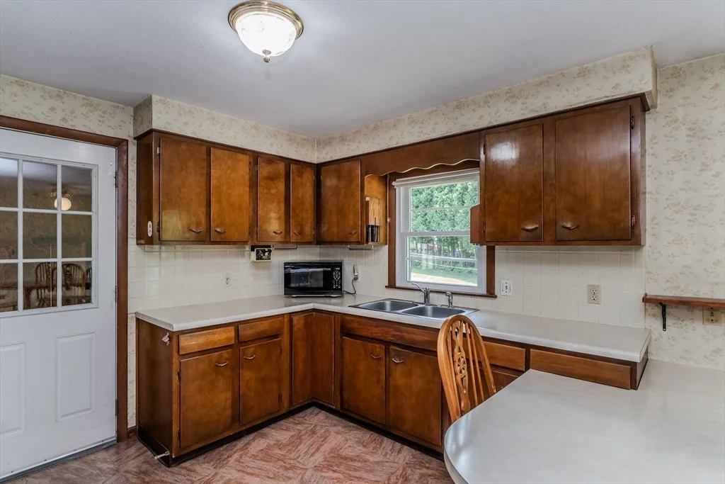Photo of 8 Meadowbrook Dr