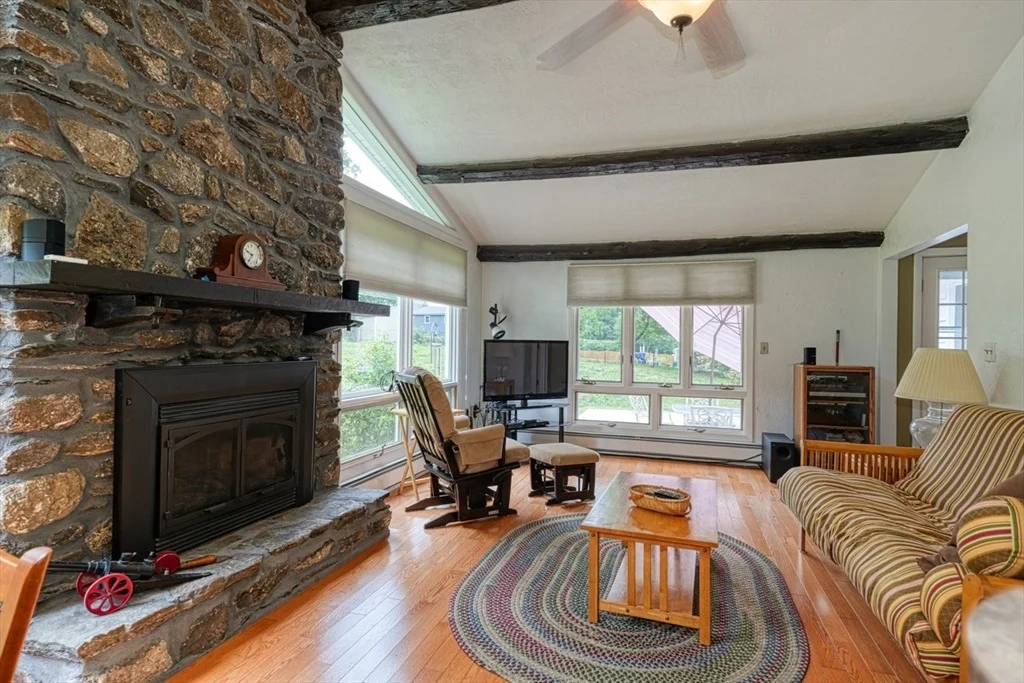 Photo of 11 Warren Dr